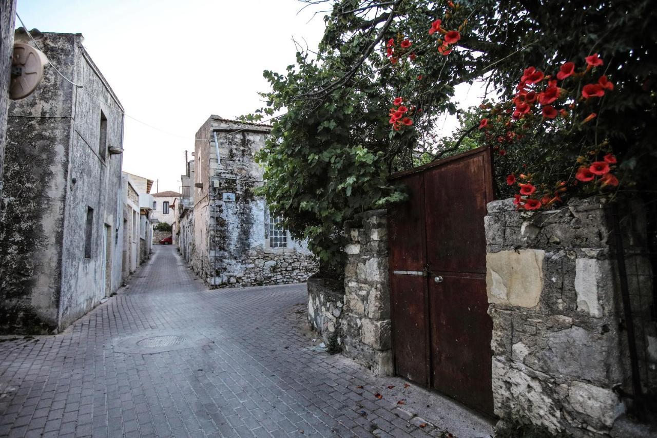 Cretan Traditional * Tilisos
